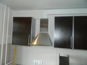 Установка вытяжки на кухне в Астрахани