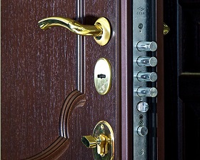 Замена замка на металлической двери Legran в Астрахани